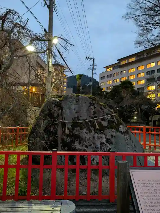 有馬天神社の{uncategorized: "未分類", other: "その他", undefined: "問題あり", building: "その他建物", grave: "お墓", sacred_gate: "鳥居", guardian: "狛犬", statue: "像", buddha: "仏像", history: "歴史", nature: "自然", garden: "庭園", animal: "動物", pagoda: "塔", temizu: "手水舎", mountain_gate: "山門・神門", sanctuary: "本殿・本堂", subordinate: "末社・摂社", art: "芸術", scenery: "景色", jizo: "地蔵", ema: "絵馬", goshuin: "御朱印", omikuji: "おみくじ", items: "授与品その他", amulet: "お守り", goshuincho: "御朱印帳", eats: "食事", festival: "お祭り", votive_dance: "神楽", shichigosan: "七五三参", wedding: "結婚式", experience: "体験その他", initially: "初詣", around: "周辺", anti_infection: "感染症対策"}