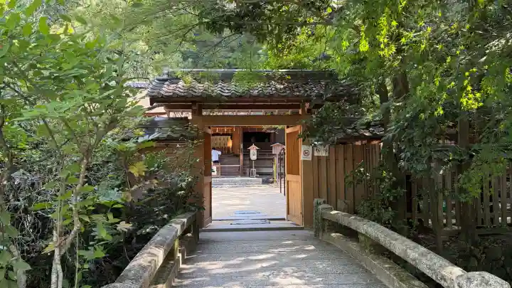 宇治上神社の山門・神門