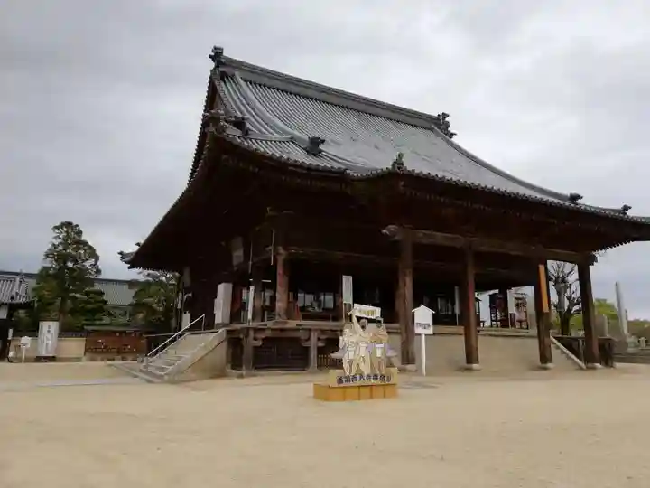 西大寺の本殿・本堂