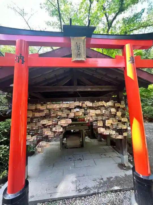 伏見神宝神社の{uncategorized: "未分類", other: "その他", undefined: "問題あり", building: "その他建物", grave: "お墓", sacred_gate: "鳥居", guardian: "狛犬", statue: "像", buddha: "仏像", history: "歴史", nature: "自然", garden: "庭園", animal: "動物", pagoda: "塔", temizu: "手水舎", mountain_gate: "山門・神門", sanctuary: "本殿・本堂", subordinate: "末社・摂社", art: "芸術", scenery: "景色", jizo: "地蔵", ema: "絵馬", goshuin: "御朱印", omikuji: "おみくじ", items: "授与品その他", amulet: "お守り", goshuincho: "御朱印帳", eats: "食事", festival: "お祭り", votive_dance: "神楽", shichigosan: "七五三参", wedding: "結婚式", experience: "体験その他", initially: "初詣", around: "周辺", anti_infection: "感染症対策"}