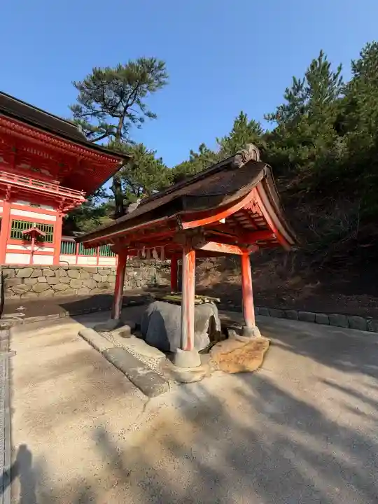 日御碕神社の{uncategorized: "未分類", other: "その他", undefined: "問題あり", building: "その他建物", grave: "お墓", sacred_gate: "鳥居", guardian: "狛犬", statue: "像", buddha: "仏像", history: "歴史", nature: "自然", garden: "庭園", animal: "動物", pagoda: "塔", temizu: "手水舎", mountain_gate: "山門・神門", sanctuary: "本殿・本堂", subordinate: "末社・摂社", art: "芸術", scenery: "景色", jizo: "地蔵", ema: "絵馬", goshuin: "御朱印", omikuji: "おみくじ", items: "授与品その他", amulet: "お守り", goshuincho: "御朱印帳", eats: "食事", festival: "お祭り", votive_dance: "神楽", shichigosan: "七五三参", wedding: "結婚式", experience: "体験その他", initially: "初詣", around: "周辺", anti_infection: "感染症対策"}