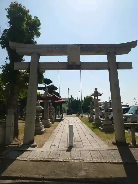 三嶋神社の{uncategorized: "未分類", other: "その他", undefined: "問題あり", building: "その他建物", grave: "お墓", sacred_gate: "鳥居", guardian: "狛犬", statue: "像", buddha: "仏像", history: "歴史", nature: "自然", garden: "庭園", animal: "動物", pagoda: "塔", temizu: "手水舎", mountain_gate: "山門・神門", sanctuary: "本殿・本堂", subordinate: "末社・摂社", art: "芸術", scenery: "景色", jizo: "地蔵", ema: "絵馬", goshuin: "御朱印", omikuji: "おみくじ", items: "授与品その他", amulet: "お守り", goshuincho: "御朱印帳", eats: "食事", festival: "お祭り", votive_dance: "神楽", shichigosan: "七五三参", wedding: "結婚式", experience: "体験その他", initially: "初詣", around: "周辺", anti_infection: "感染症対策"}