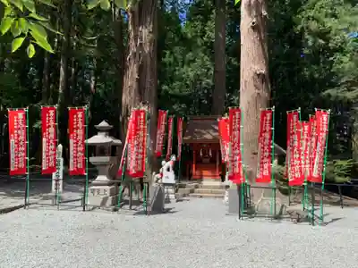 北口本宮冨士浅間神社の末社・摂社