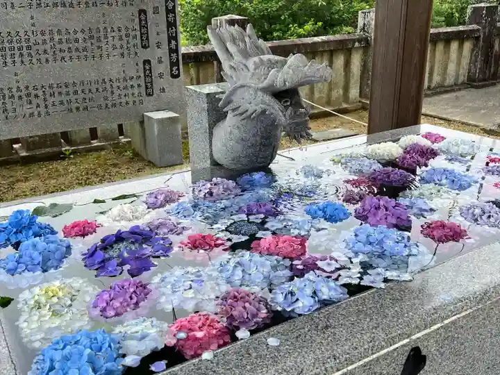 粟井神社の手水舎