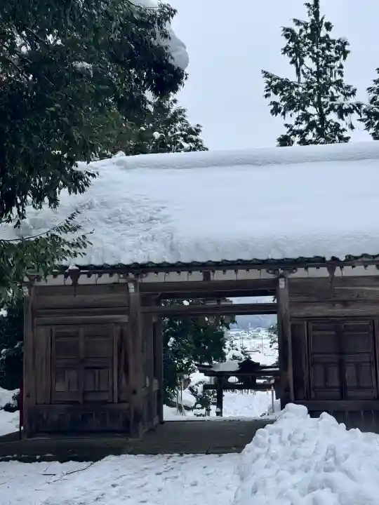 倭文神社の{uncategorized: "未分類", other: "その他", undefined: "問題あり", building: "その他建物", grave: "お墓", sacred_gate: "鳥居", guardian: "狛犬", statue: "像", buddha: "仏像", history: "歴史", nature: "自然", garden: "庭園", animal: "動物", pagoda: "塔", temizu: "手水舎", mountain_gate: "山門・神門", sanctuary: "本殿・本堂", subordinate: "末社・摂社", art: "芸術", scenery: "景色", jizo: "地蔵", ema: "絵馬", goshuin: "御朱印", omikuji: "おみくじ", items: "授与品その他", amulet: "お守り", goshuincho: "御朱印帳", eats: "食事", festival: "お祭り", votive_dance: "神楽", shichigosan: "七五三参", wedding: "結婚式", experience: "体験その他", initially: "初詣", around: "周辺", anti_infection: "感染症対策"}