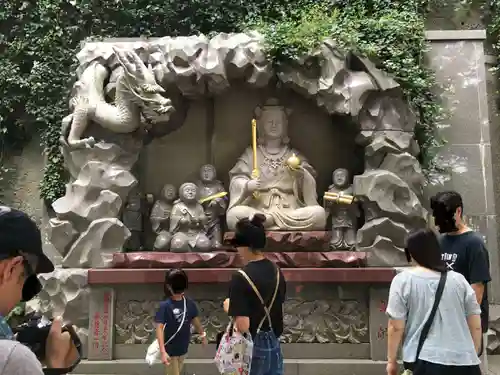 江島神社の像