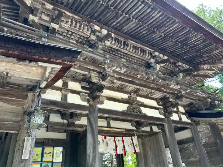 油日神社の{uncategorized: "未分類", other: "その他", undefined: "問題あり", building: "その他建物", grave: "お墓", sacred_gate: "鳥居", guardian: "狛犬", statue: "像", buddha: "仏像", history: "歴史", nature: "自然", garden: "庭園", animal: "動物", pagoda: "塔", temizu: "手水舎", mountain_gate: "山門・神門", sanctuary: "本殿・本堂", subordinate: "末社・摂社", art: "芸術", scenery: "景色", jizo: "地蔵", ema: "絵馬", goshuin: "御朱印", omikuji: "おみくじ", items: "授与品その他", amulet: "お守り", goshuincho: "御朱印帳", eats: "食事", festival: "お祭り", votive_dance: "神楽", shichigosan: "七五三参", wedding: "結婚式", experience: "体験その他", initially: "初詣", around: "周辺", anti_infection: "感染症対策"}