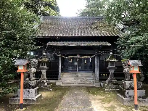 天山神社の本殿