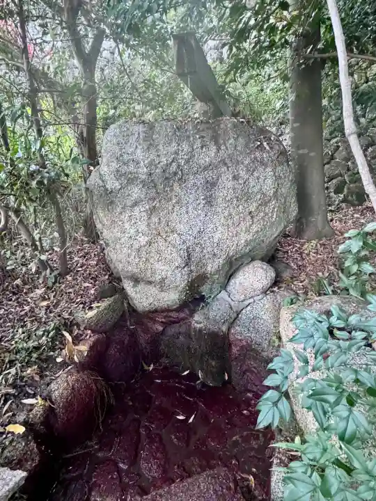 葛城一言主神社の{uncategorized: "未分類", other: "その他", undefined: "問題あり", building: "その他建物", grave: "お墓", sacred_gate: "鳥居", guardian: "狛犬", statue: "像", buddha: "仏像", history: "歴史", nature: "自然", garden: "庭園", animal: "動物", pagoda: "塔", temizu: "手水舎", mountain_gate: "山門・神門", sanctuary: "本殿・本堂", subordinate: "末社・摂社", art: "芸術", scenery: "景色", jizo: "地蔵", ema: "絵馬", goshuin: "御朱印", omikuji: "おみくじ", items: "授与品その他", amulet: "お守り", goshuincho: "御朱印帳", eats: "食事", festival: "お祭り", votive_dance: "神楽", shichigosan: "七五三参", wedding: "結婚式", experience: "体験その他", initially: "初詣", around: "周辺", anti_infection: "感染症対策"}