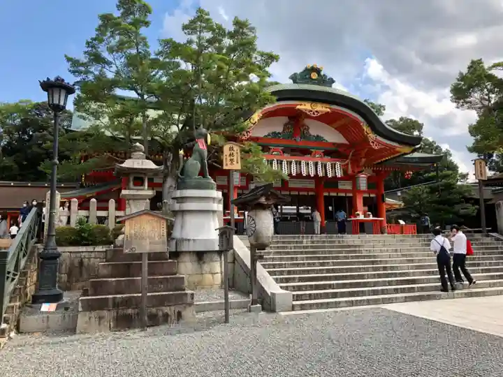 伏見稲荷大社 御膳谷奉拝所の本殿・本堂