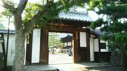 聖衆来迎寺の山門