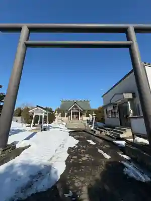 豊幌神社の{uncategorized: "未分類", other: "その他", undefined: "問題あり", building: "その他建物", grave: "お墓", sacred_gate: "鳥居", guardian: "狛犬", statue: "像", buddha: "仏像", history: "歴史", nature: "自然", garden: "庭園", animal: "動物", pagoda: "塔", temizu: "手水舎", mountain_gate: "山門・神門", sanctuary: "本殿・本堂", subordinate: "末社・摂社", art: "芸術", scenery: "景色", jizo: "地蔵", ema: "絵馬", goshuin: "御朱印", omikuji: "おみくじ", items: "授与品その他", amulet: "お守り", goshuincho: "御朱印帳", eats: "食事", festival: "お祭り", votive_dance: "神楽", shichigosan: "七五三参", wedding: "結婚式", experience: "体験その他", initially: "初詣", around: "周辺", anti_infection: "感染症対策"}