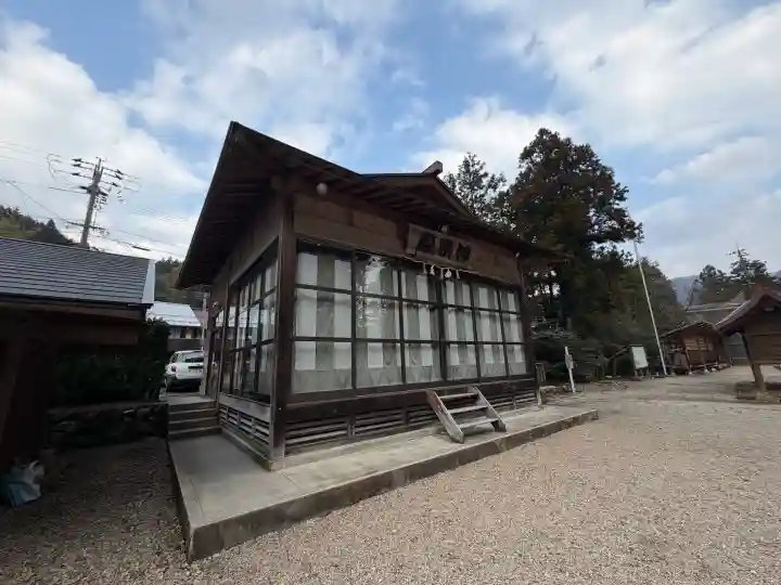 須佐神社の{uncategorized: "未分類", other: "その他", undefined: "問題あり", building: "その他建物", grave: "お墓", sacred_gate: "鳥居", guardian: "狛犬", statue: "像", buddha: "仏像", history: "歴史", nature: "自然", garden: "庭園", animal: "動物", pagoda: "塔", temizu: "手水舎", mountain_gate: "山門・神門", sanctuary: "本殿・本堂", subordinate: "末社・摂社", art: "芸術", scenery: "景色", jizo: "地蔵", ema: "絵馬", goshuin: "御朱印", omikuji: "おみくじ", items: "授与品その他", amulet: "お守り", goshuincho: "御朱印帳", eats: "食事", festival: "お祭り", votive_dance: "神楽", shichigosan: "七五三参", wedding: "結婚式", experience: "体験その他", initially: "初詣", around: "周辺", anti_infection: "感染症対策"}