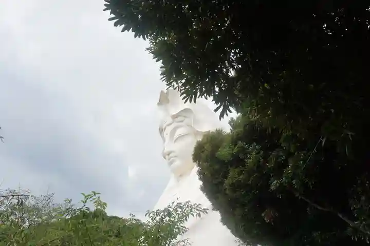 大船観音寺の像