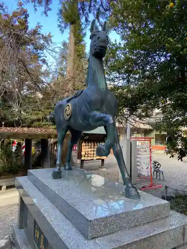 進雄神社の像