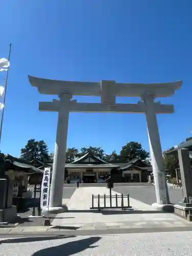 廣島護國神社の{uncategorized: "未分類", other: "その他", undefined: "問題あり", building: "その他建物", grave: "お墓", sacred_gate: "鳥居", guardian: "狛犬", statue: "像", buddha: "仏像", history: "歴史", nature: "自然", garden: "庭園", animal: "動物", pagoda: "塔", temizu: "手水舎", mountain_gate: "山門・神門", sanctuary: "本殿・本堂", subordinate: "末社・摂社", art: "芸術", scenery: "景色", jizo: "地蔵", ema: "絵馬", goshuin: "御朱印", omikuji: "おみくじ", items: "授与品その他", amulet: "お守り", goshuincho: "御朱印帳", eats: "食事", festival: "お祭り", votive_dance: "神楽", shichigosan: "七五三参", wedding: "結婚式", experience: "体験その他", initially: "初詣", around: "周辺", anti_infection: "感染症対策"}