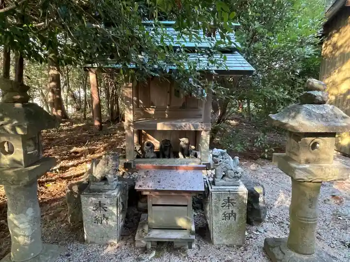 小野神社の{uncategorized: "未分類", other: "その他", undefined: "問題あり", building: "その他建物", grave: "お墓", sacred_gate: "鳥居", guardian: "狛犬", statue: "像", buddha: "仏像", history: "歴史", nature: "自然", garden: "庭園", animal: "動物", pagoda: "塔", temizu: "手水舎", mountain_gate: "山門・神門", sanctuary: "本殿・本堂", subordinate: "末社・摂社", art: "芸術", scenery: "景色", jizo: "地蔵", ema: "絵馬", goshuin: "御朱印", omikuji: "おみくじ", items: "授与品その他", amulet: "お守り", goshuincho: "御朱印帳", eats: "食事", festival: "お祭り", votive_dance: "神楽", shichigosan: "七五三参", wedding: "結婚式", experience: "体験その他", initially: "初詣", around: "周辺", anti_infection: "感染症対策"}