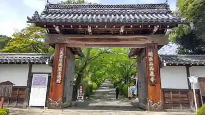 西教寺の山門・神門