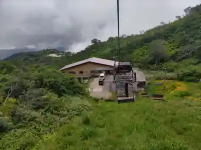 月山神社本宮の周辺