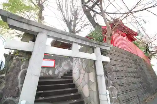 御殿稲荷神社の鳥居