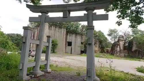 巖稲荷神社の鳥居