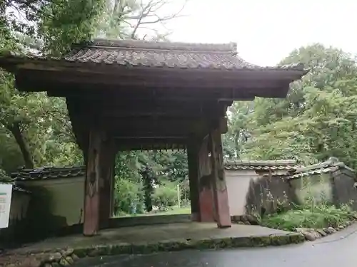 清瀧寺の山門