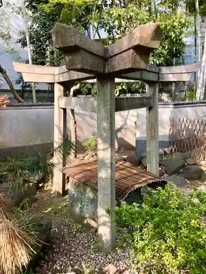 三囲神社の鳥居