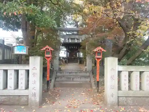葛西神社の{uncategorized: "未分類", other: "その他", undefined: "問題あり", building: "その他建物", grave: "お墓", sacred_gate: "鳥居", guardian: "狛犬", statue: "像", buddha: "仏像", history: "歴史", nature: "自然", garden: "庭園", animal: "動物", pagoda: "塔", temizu: "手水舎", mountain_gate: "山門・神門", sanctuary: "本殿・本堂", subordinate: "末社・摂社", art: "芸術", scenery: "景色", jizo: "地蔵", ema: "絵馬", goshuin: "御朱印", omikuji: "おみくじ", items: "授与品その他", amulet: "お守り", goshuincho: "御朱印帳", eats: "食事", festival: "お祭り", votive_dance: "神楽", shichigosan: "七五三参", wedding: "結婚式", experience: "体験その他", initially: "初詣", around: "周辺", anti_infection: "感染症対策"}