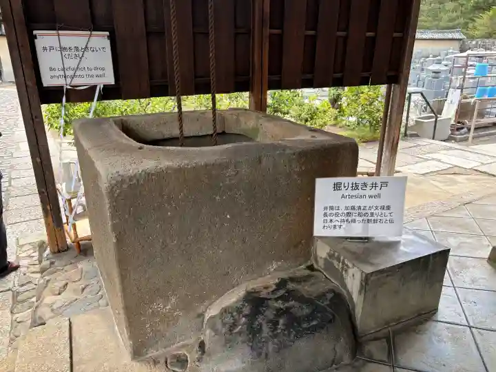 総見院の{uncategorized: "未分類", other: "その他", undefined: "問題あり", building: "その他建物", grave: "お墓", sacred_gate: "鳥居", guardian: "狛犬", statue: "像", buddha: "仏像", history: "歴史", nature: "自然", garden: "庭園", animal: "動物", pagoda: "塔", temizu: "手水舎", mountain_gate: "山門・神門", sanctuary: "本殿・本堂", subordinate: "末社・摂社", art: "芸術", scenery: "景色", jizo: "地蔵", ema: "絵馬", goshuin: "御朱印", omikuji: "おみくじ", items: "授与品その他", amulet: "お守り", goshuincho: "御朱印帳", eats: "食事", festival: "お祭り", votive_dance: "神楽", shichigosan: "七五三参", wedding: "結婚式", experience: "体験その他", initially: "初詣", around: "周辺", anti_infection: "感染症対策"}