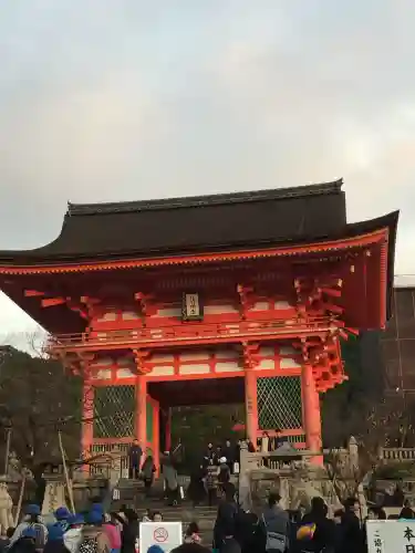 清水寺の{uncategorized: "未分類", other: "その他", undefined: "問題あり", building: "その他建物", grave: "お墓", sacred_gate: "鳥居", guardian: "狛犬", statue: "像", buddha: "仏像", history: "歴史", nature: "自然", garden: "庭園", animal: "動物", pagoda: "塔", temizu: "手水舎", mountain_gate: "山門・神門", sanctuary: "本殿・本堂", subordinate: "末社・摂社", art: "芸術", scenery: "景色", jizo: "地蔵", ema: "絵馬", goshuin: "御朱印", omikuji: "おみくじ", items: "授与品その他", amulet: "お守り", goshuincho: "御朱印帳", eats: "食事", festival: "お祭り", votive_dance: "神楽", shichigosan: "七五三参", wedding: "結婚式", experience: "体験その他", initially: "初詣", around: "周辺", anti_infection: "感染症対策"}