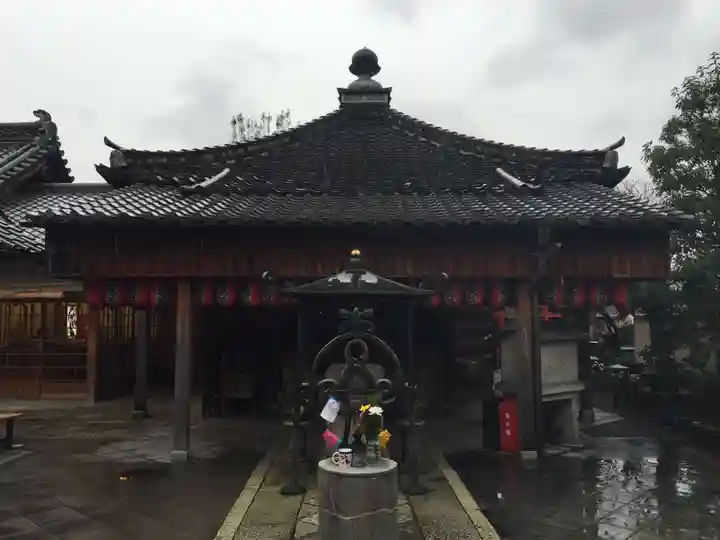 石像寺(釘抜地蔵)の本殿・本堂