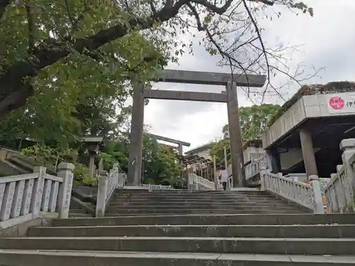 伊勢山皇大神宮の鳥居