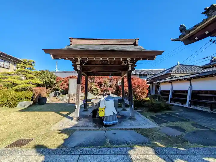 養学院の手水舎