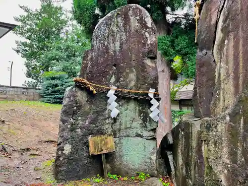 三ツ石神社の建物その他