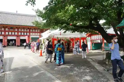 愛染堂勝鬘院の山門