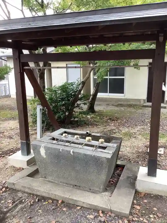 神明社(深沢)の手水舎
