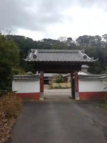 根本寺の山門