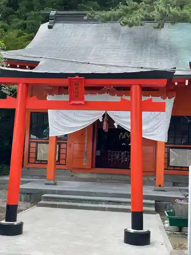 鶴若稲荷神社の鳥居