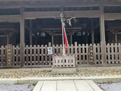 布施神社の{uncategorized: "未分類", other: "その他", undefined: "問題あり", building: "その他建物", grave: "お墓", sacred_gate: "鳥居", guardian: "狛犬", statue: "像", buddha: "仏像", history: "歴史", nature: "自然", garden: "庭園", animal: "動物", pagoda: "塔", temizu: "手水舎", mountain_gate: "山門・神門", sanctuary: "本殿・本堂", subordinate: "末社・摂社", art: "芸術", scenery: "景色", jizo: "地蔵", ema: "絵馬", goshuin: "御朱印", omikuji: "おみくじ", items: "授与品その他", amulet: "お守り", goshuincho: "御朱印帳", eats: "食事", festival: "お祭り", votive_dance: "神楽", shichigosan: "七五三参", wedding: "結婚式", experience: "体験その他", initially: "初詣", around: "周辺", anti_infection: "感染症対策"}