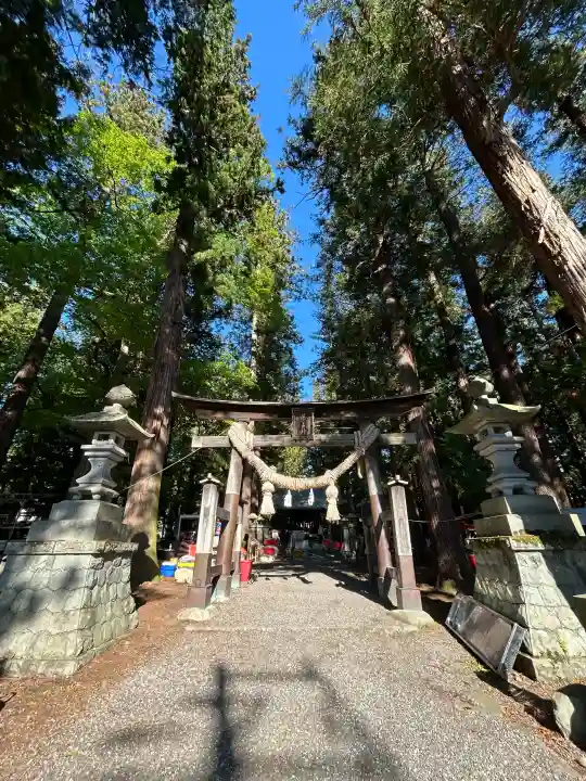 須須岐水神社の{uncategorized: "未分類", other: "その他", undefined: "問題あり", building: "その他建物", grave: "お墓", sacred_gate: "鳥居", guardian: "狛犬", statue: "像", buddha: "仏像", history: "歴史", nature: "自然", garden: "庭園", animal: "動物", pagoda: "塔", temizu: "手水舎", mountain_gate: "山門・神門", sanctuary: "本殿・本堂", subordinate: "末社・摂社", art: "芸術", scenery: "景色", jizo: "地蔵", ema: "絵馬", goshuin: "御朱印", omikuji: "おみくじ", items: "授与品その他", amulet: "お守り", goshuincho: "御朱印帳", eats: "食事", festival: "お祭り", votive_dance: "神楽", shichigosan: "七五三参", wedding: "結婚式", experience: "体験その他", initially: "初詣", around: "周辺", anti_infection: "感染症対策"}