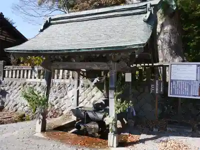 矢彦神社の手水舎