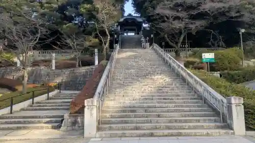 宇都宮二荒山神社の{uncategorized: "未分類", other: "その他", undefined: "問題あり", building: "その他建物", grave: "お墓", sacred_gate: "鳥居", guardian: "狛犬", statue: "像", buddha: "仏像", history: "歴史", nature: "自然", garden: "庭園", animal: "動物", pagoda: "塔", temizu: "手水舎", mountain_gate: "山門・神門", sanctuary: "本殿・本堂", subordinate: "末社・摂社", art: "芸術", scenery: "景色", jizo: "地蔵", ema: "絵馬", goshuin: "御朱印", omikuji: "おみくじ", items: "授与品その他", amulet: "お守り", goshuincho: "御朱印帳", eats: "食事", festival: "お祭り", votive_dance: "神楽", shichigosan: "七五三参", wedding: "結婚式", experience: "体験その他", initially: "初詣", around: "周辺", anti_infection: "感染症対策"}