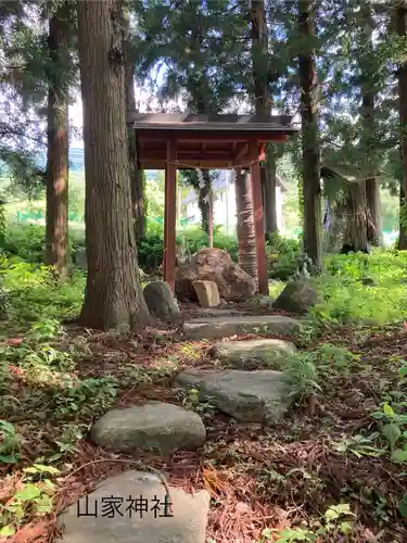 山家神社の末社