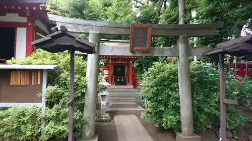 山王稲穂神社の鳥居