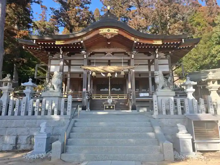 三輪神社の{uncategorized: "未分類", other: "その他", undefined: "問題あり", building: "その他建物", grave: "お墓", sacred_gate: "鳥居", guardian: "狛犬", statue: "像", buddha: "仏像", history: "歴史", nature: "自然", garden: "庭園", animal: "動物", pagoda: "塔", temizu: "手水舎", mountain_gate: "山門・神門", sanctuary: "本殿・本堂", subordinate: "末社・摂社", art: "芸術", scenery: "景色", jizo: "地蔵", ema: "絵馬", goshuin: "御朱印", omikuji: "おみくじ", items: "授与品その他", amulet: "お守り", goshuincho: "御朱印帳", eats: "食事", festival: "お祭り", votive_dance: "神楽", shichigosan: "七五三参", wedding: "結婚式", experience: "体験その他", initially: "初詣", around: "周辺", anti_infection: "感染症対策"}