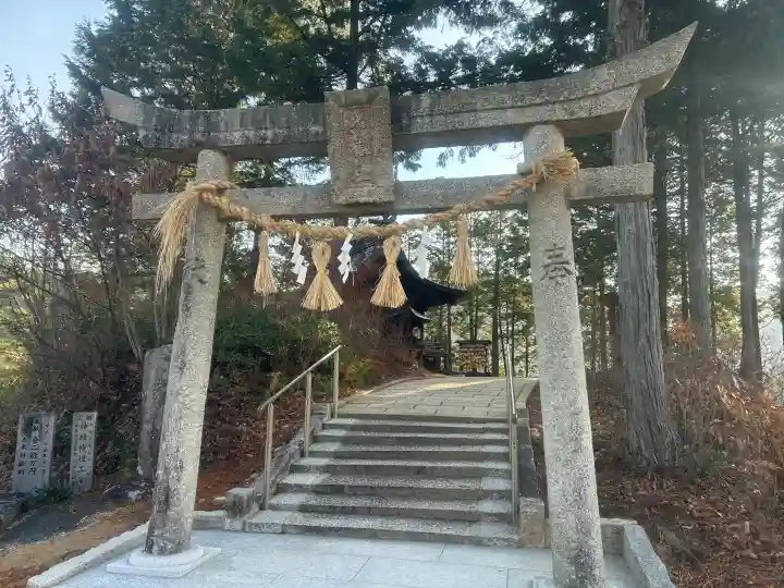 大成龍神社の{uncategorized: "未分類", other: "その他", undefined: "問題あり", building: "その他建物", grave: "お墓", sacred_gate: "鳥居", guardian: "狛犬", statue: "像", buddha: "仏像", history: "歴史", nature: "自然", garden: "庭園", animal: "動物", pagoda: "塔", temizu: "手水舎", mountain_gate: "山門・神門", sanctuary: "本殿・本堂", subordinate: "末社・摂社", art: "芸術", scenery: "景色", jizo: "地蔵", ema: "絵馬", goshuin: "御朱印", omikuji: "おみくじ", items: "授与品その他", amulet: "お守り", goshuincho: "御朱印帳", eats: "食事", festival: "お祭り", votive_dance: "神楽", shichigosan: "七五三参", wedding: "結婚式", experience: "体験その他", initially: "初詣", around: "周辺", anti_infection: "感染症対策"}