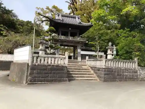 西光寺の山門