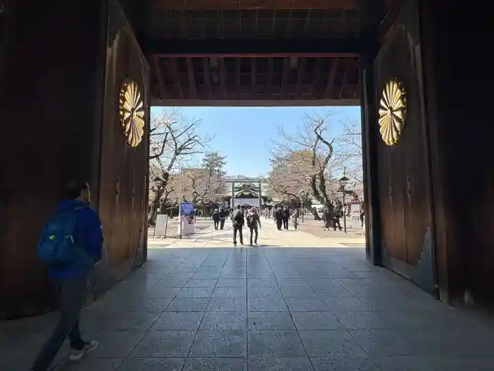 靖國神社の{uncategorized: "未分類", other: "その他", undefined: "問題あり", building: "その他建物", grave: "お墓", sacred_gate: "鳥居", guardian: "狛犬", statue: "像", buddha: "仏像", history: "歴史", nature: "自然", garden: "庭園", animal: "動物", pagoda: "塔", temizu: "手水舎", mountain_gate: "山門・神門", sanctuary: "本殿・本堂", subordinate: "末社・摂社", art: "芸術", scenery: "景色", jizo: "地蔵", ema: "絵馬", goshuin: "御朱印", omikuji: "おみくじ", items: "授与品その他", amulet: "お守り", goshuincho: "御朱印帳", eats: "食事", festival: "お祭り", votive_dance: "神楽", shichigosan: "七五三参", wedding: "結婚式", experience: "体験その他", initially: "初詣", around: "周辺", anti_infection: "感染症対策"}