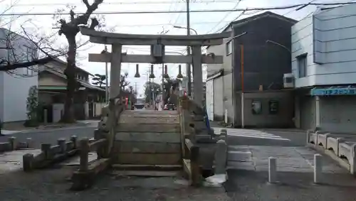 泉穴師神社の鳥居