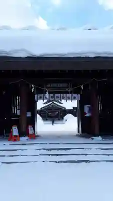 札幌護國神社の山門・神門